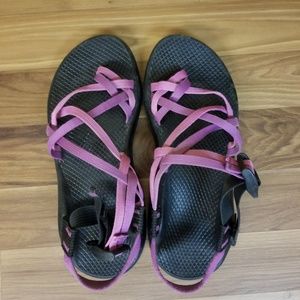 Sz 8 purple chacos